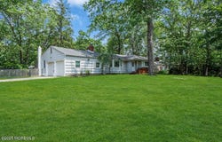 424 Colleen Court, Toms River, NJ 08755