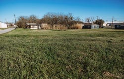 808 E Third St, Bonham, TX 75418