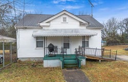 550 Leaman Avenue, Whitmire, SC 29178
