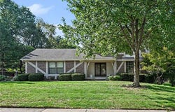 2305 W 120th Terrace, Leawood, KS 66209