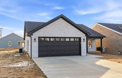 15 Paislynne Ct, Brandenburg, KY 40108