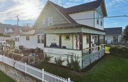 1022 E 10TH St, TheDalles, OR 97058