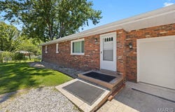 2018 Broadway, Highland, IL 62249