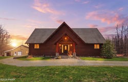 9 Crestview Drive, Equinunk, PA 18417