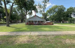 203 W Curran Street, Des Arc, AR 72040