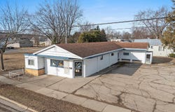 302 COLLINS Avenue, OCONTO, WI 54153