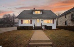 430 Bridge Avenue, Alma, MI 48801