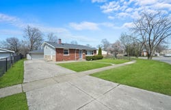 2708 OXFORD Drive, Markham, IL 60426