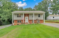 1002 Galax St, Bedford, VA 24523
