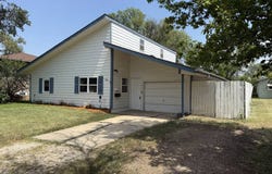 906 Walnut St, Beloit, KS 67420