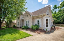 3904 Vantage Pl, Jeffersontown, KY 40299