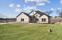 340 Slimp Bluff, Azle, TX 76020