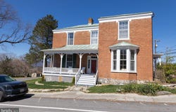 322 MAIN STREET E, FINCASTLE, VA 24090