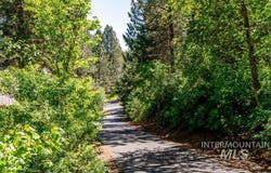 1418 Four Mile Rd, Viola, ID 83872