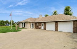 1439 N Shore Drive, Knoxville, IA 50138