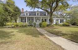 813 Harbor Lane, Pascagoula, MS 39567