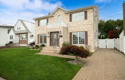 948 Cathedral Avenue, Franklin Square, NY 11010