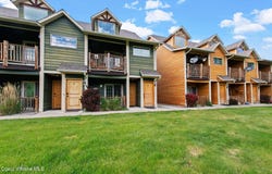 92 Lookout Peak Dr, Pinehurst, ID 83850