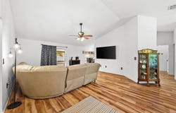 127 WINSTON MANOR Circle, SEFFNER, FL 33584