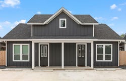 1003 Friendship LN, Fredericksburg, TX 78624