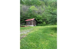 6262 Ky Rt 302, Van Lear, KY 41265
