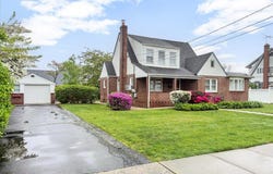 12 Dorothy Street, Bethpage, NY 11714