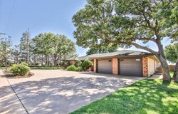 400 N Sherman Avenue, Levelland, TX 79336