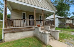 712 3rd E, Scott City, MO 63780