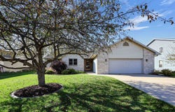 2194 DEER PRAIRIE Drive, NEENAH, WI 54956