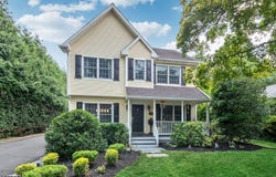55 Woodland Ave, Allendale Boro, NJ 07401-1202