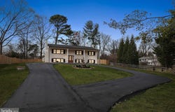 820 WALKER ROAD, GREAT FALLS, VA 22066