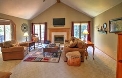 N52w14273 Thornhill Dr, Menomonee Falls, WI 53051