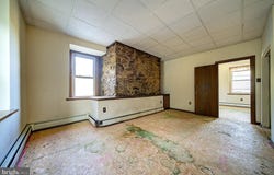2165 STATE STREET, ALBURTIS, PA 18011