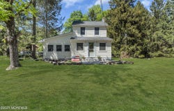 192 E Pleasant Grove Road, Jackson, NJ 08527