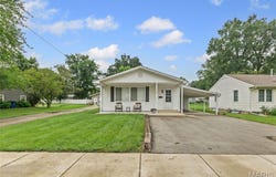 701 E Clark Street, Litchfield, IL 62056