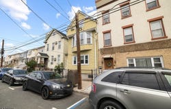 126 Grant Ave, Harrison Town, NJ 07029-2542