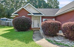 107 Fountain Crest Dr, Enterprise, AL 36330