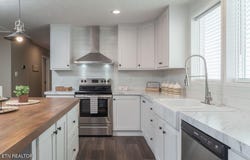 378 Longmire Rd, Clinton, TN 37716