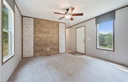 213 Main Hill Rd, Karns City, PA 16041