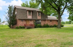 1218  E Kenwood  ST, Siloam Springs, AR 72761