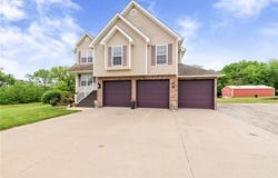 14366 County Road 351, St Joseph, MO 64505