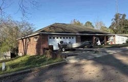 212 N Congress St, Mendenhall, MS 39114