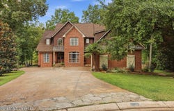 1109 Foxpoint, Brandon, MS 39047