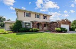 2303 WYNNEWOOD Court, Davenport, IA 52807