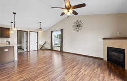 201 Sierra Park Dr., Hills, IA 52235
