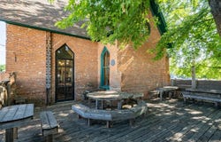 401 E 5th St, Canton, SD 57013
