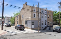 147 GREEN Lane, PHILADELPHIA, PA 19127