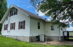 1076  N Barrington  RD, Tontitown, AR 72762