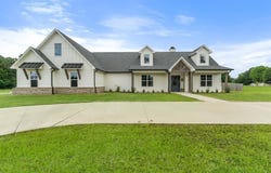 5601 W KYLE St, Texarkana, TX 75503