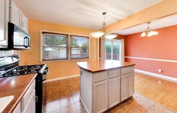 1081 Willson Drive, Des Plaines, IL 60016